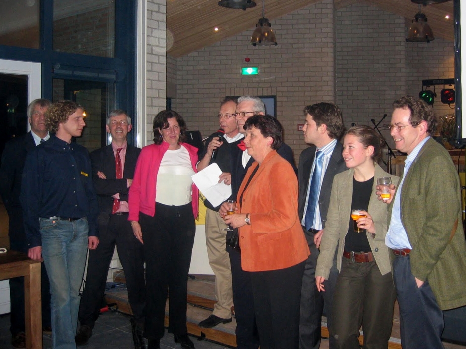 2005 - Erik en anderen worden bedankt voor bijdrage aan nieuwe clubhuis