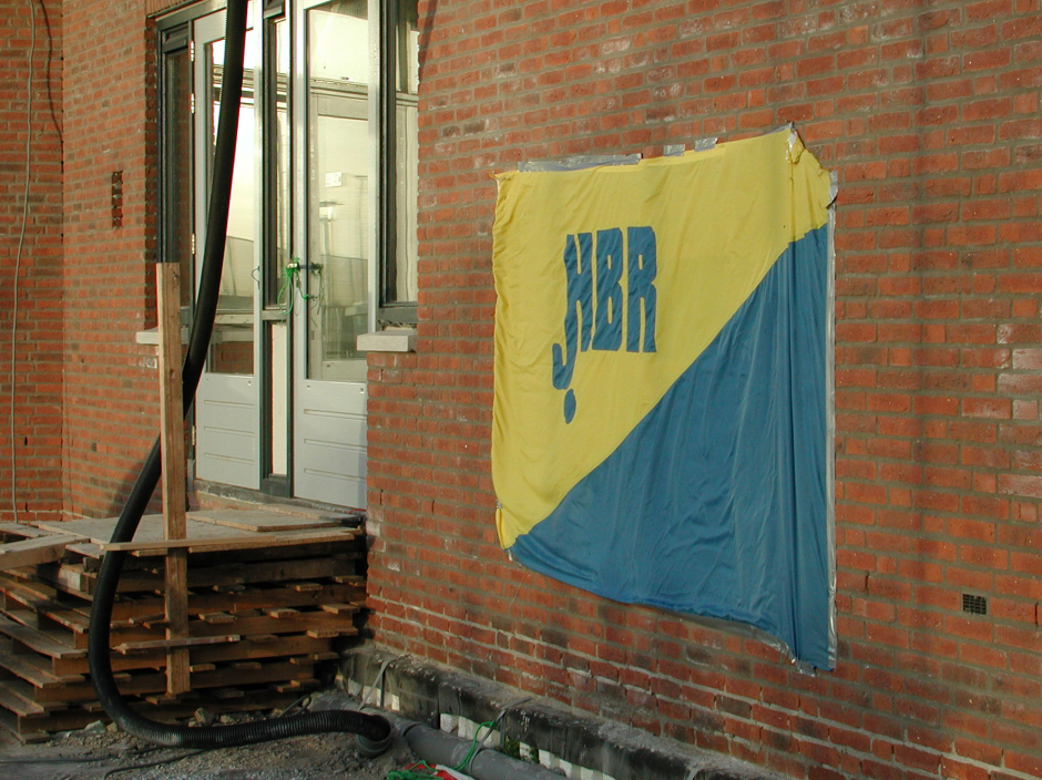 De 1e steen is verstopt achter de HBR vlag. Toegang tot clubhuis is nog provisorisch