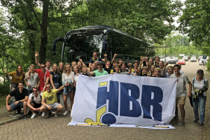 HBR supporters reisden per bus naar Bennebroek voor play-offs