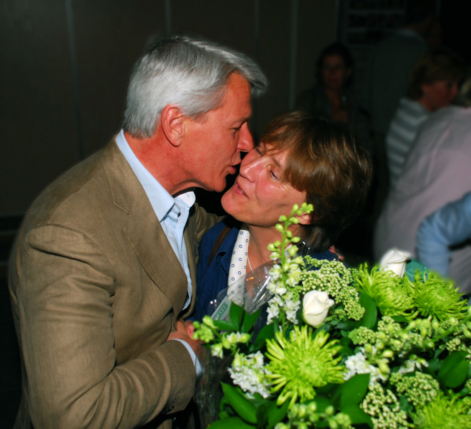 2009: Annelies van Heusden wordt als VvhJ gefeliciteerd door voorzitter en ere-lid Jörg Plönissen