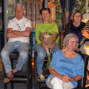 Ereleden Jörg, Gerrie en Ada in 2022 met Lid van Verdienste Annelies