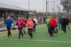 DA loopt warm voor de wedstrijd tegen HCRB