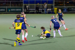 Liggend hockeyen, het mag we zijn niet in de zaal.