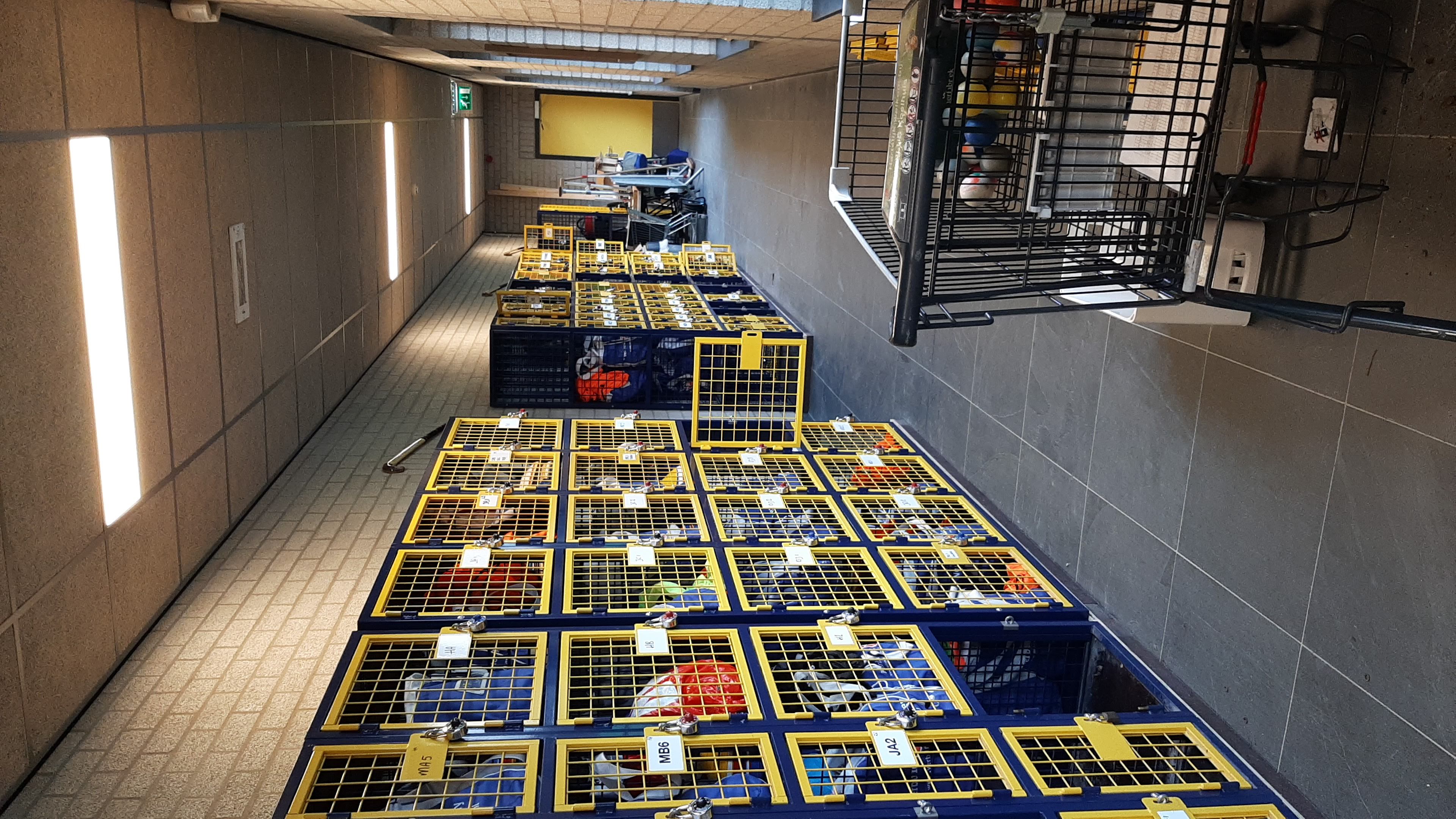 alle ballenlockers op een rij alle ballenlockers op een rij