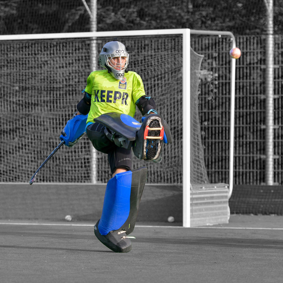 Sven (JO16-1) in actie bij de KEEPR training van Goalies F1rst